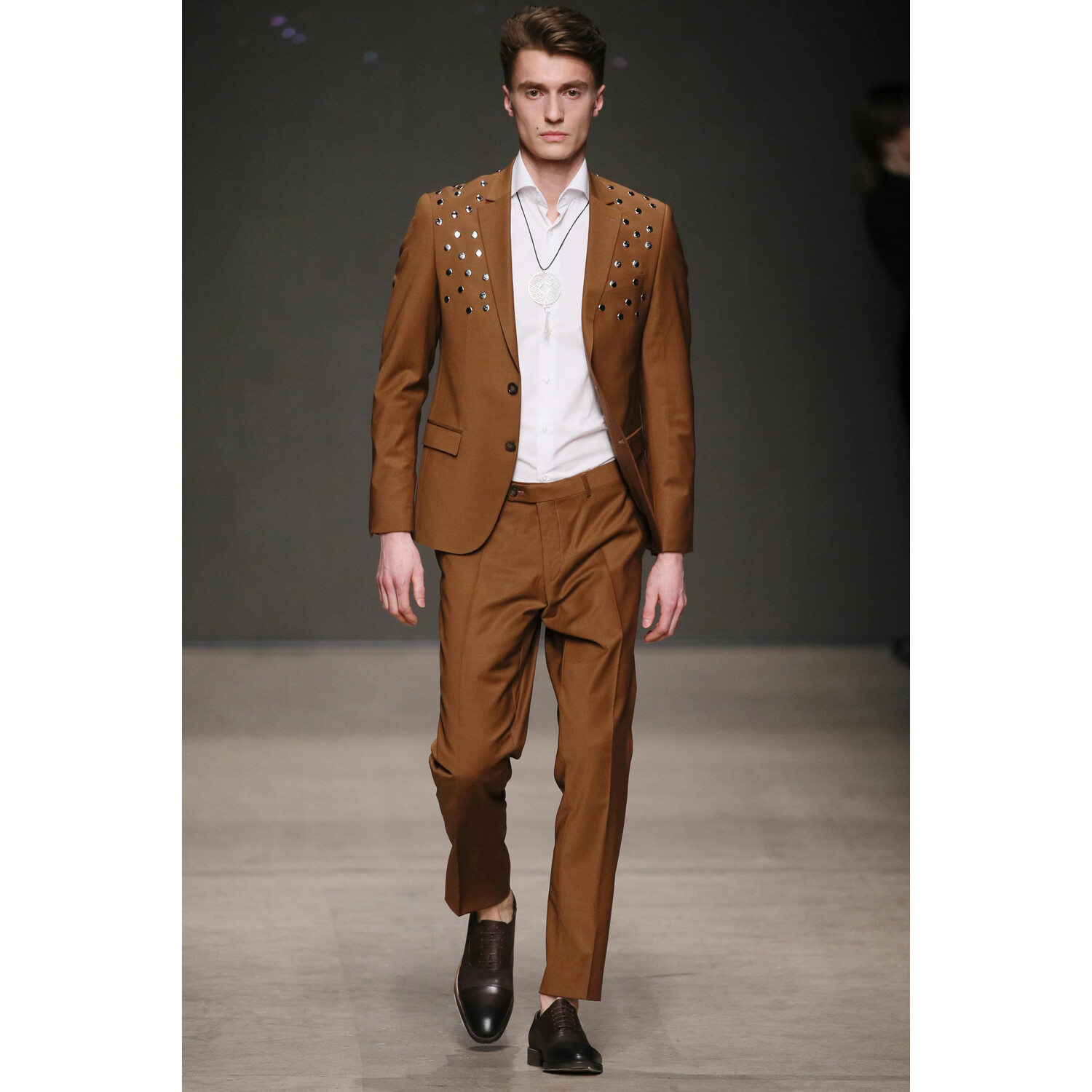 Фото 21DOT12 | The Twenty One Twelve Fall 2019 Ready-to-Wear / 21DOT12 | The Twenty One Twelve осень-зима 2019 / Неделя моды: Москва